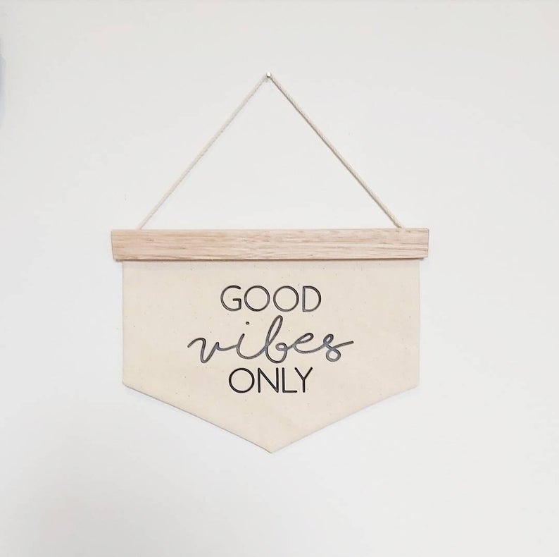 'Good Vibes Only' Quote Banner