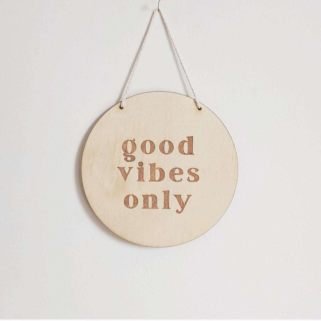 'Good Vibes Only' Plaque